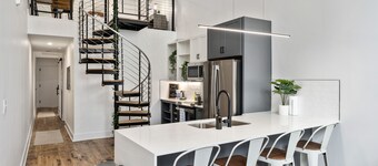 Charming DT Apartment Loft l Parking+Rooftop+Gym! Sleeps 4