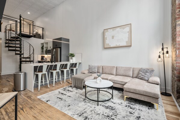 Televisio, työhuone, tietokoneen näyttö