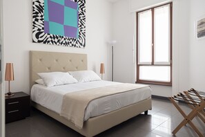 3 室のベッドルーム、デスク、アイロン / アイロン台、旅行用ベビーベッド