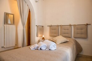 3 habitaciones, tabla de planchar con plancha y cuna de viaje 