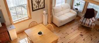 Charming Cottage by the Lake❤️