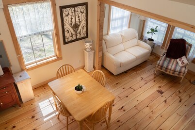 Charming Cottage by the Lake❤️