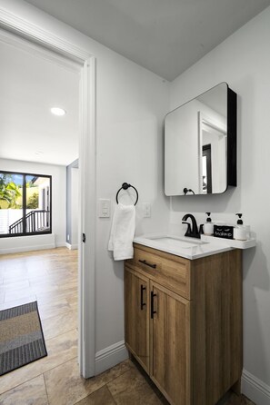 Interior - Big Fun! 3 Bd Pool House on the Water (Fort Lauderdale)