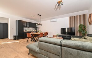 Smart TV - Pet friendly home in Dabovi Stani (Dabovi Stani)