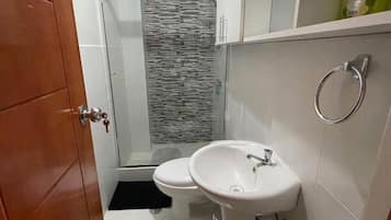 Toallas, jabón, papel higiénico