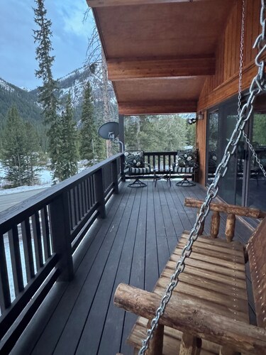 Spacious home that is perfect for large family/friend gatherings!  