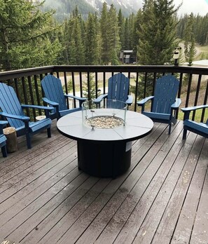 Outdoor spa tub - Spacious home that is perfect for large family/friend gatherings!   (Cooke City)