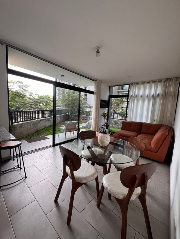 Smart TV - Our Apartment. The place where you'll begin and end your day of adventure (Santa Tecla)