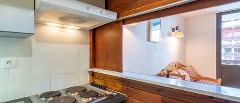 Fridge, oven, cookware/dishes/utensils