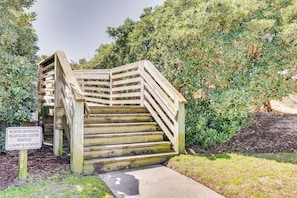 Property grounds - Atlantic Beach Condo w/ Balcony & Beach Access! (Atlantic Beach)