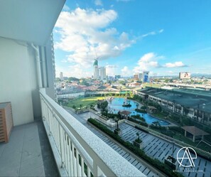 Property grounds - Discover Your Home Away from Home with a 2 BR condo comfortable for 4 people!" (Pasig)