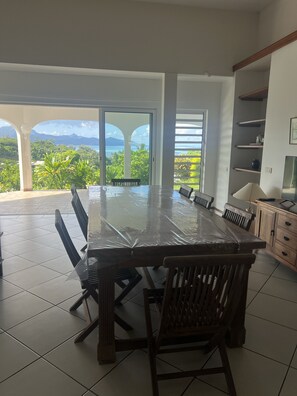 Vila, vista para o oceano | Sala de jantar