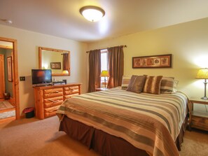 6 bedrooms, travel cot, free WiFi, bed sheets