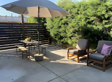 Outdoor dining. House 'Alojamento D Duarte' with Mountain View and Wi-Fi