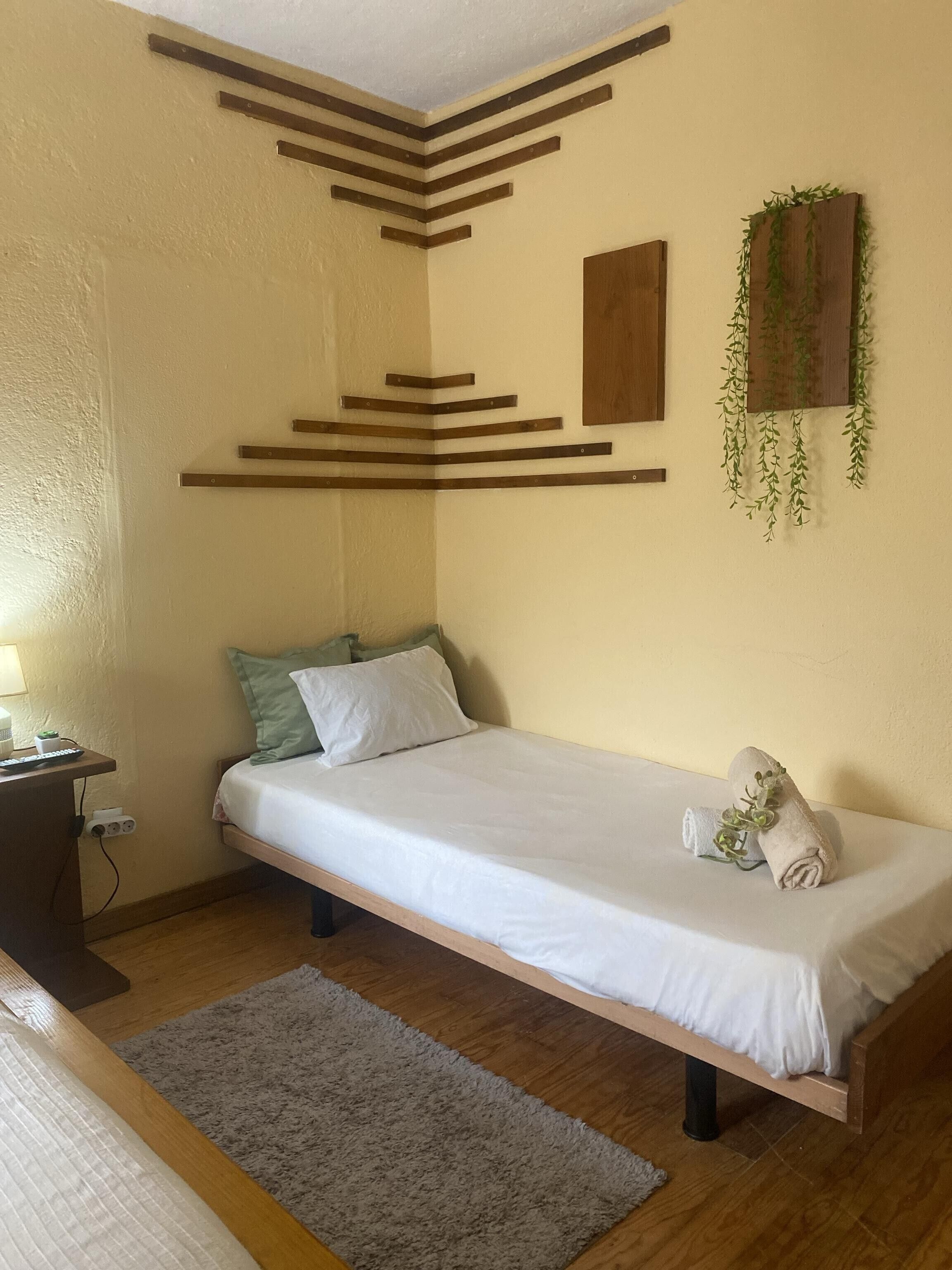 2 makuuhuonetta, silitysrauta/-lauta, ilmainen Wi-Fi, vuodevaatteet