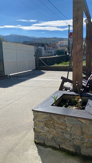 Property grounds - House 'Alojamento D Duarte' with Mountain View and Wi-Fi (Gouveia)