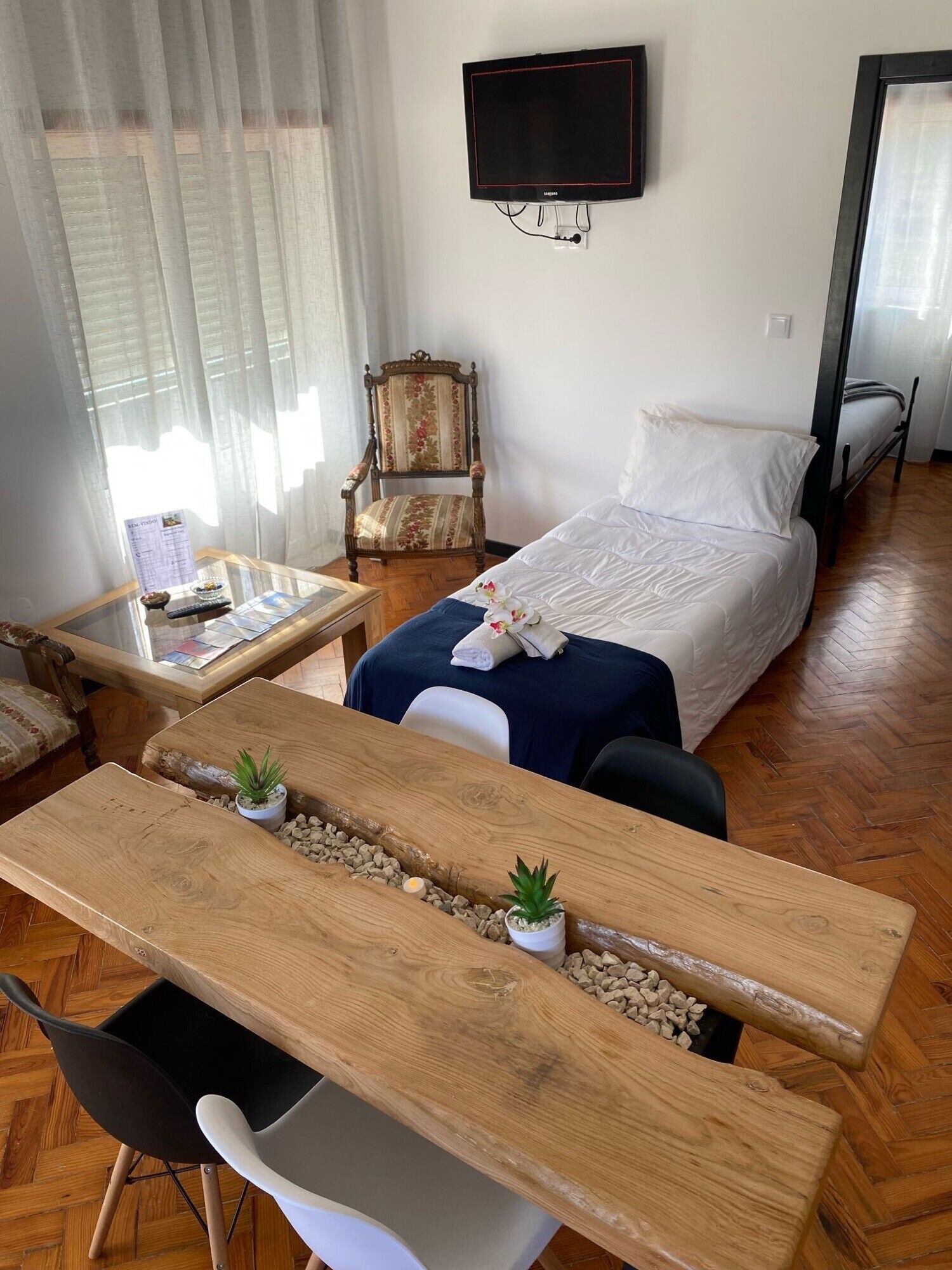 1 camera, Wi-Fi gratuito, lenzuola