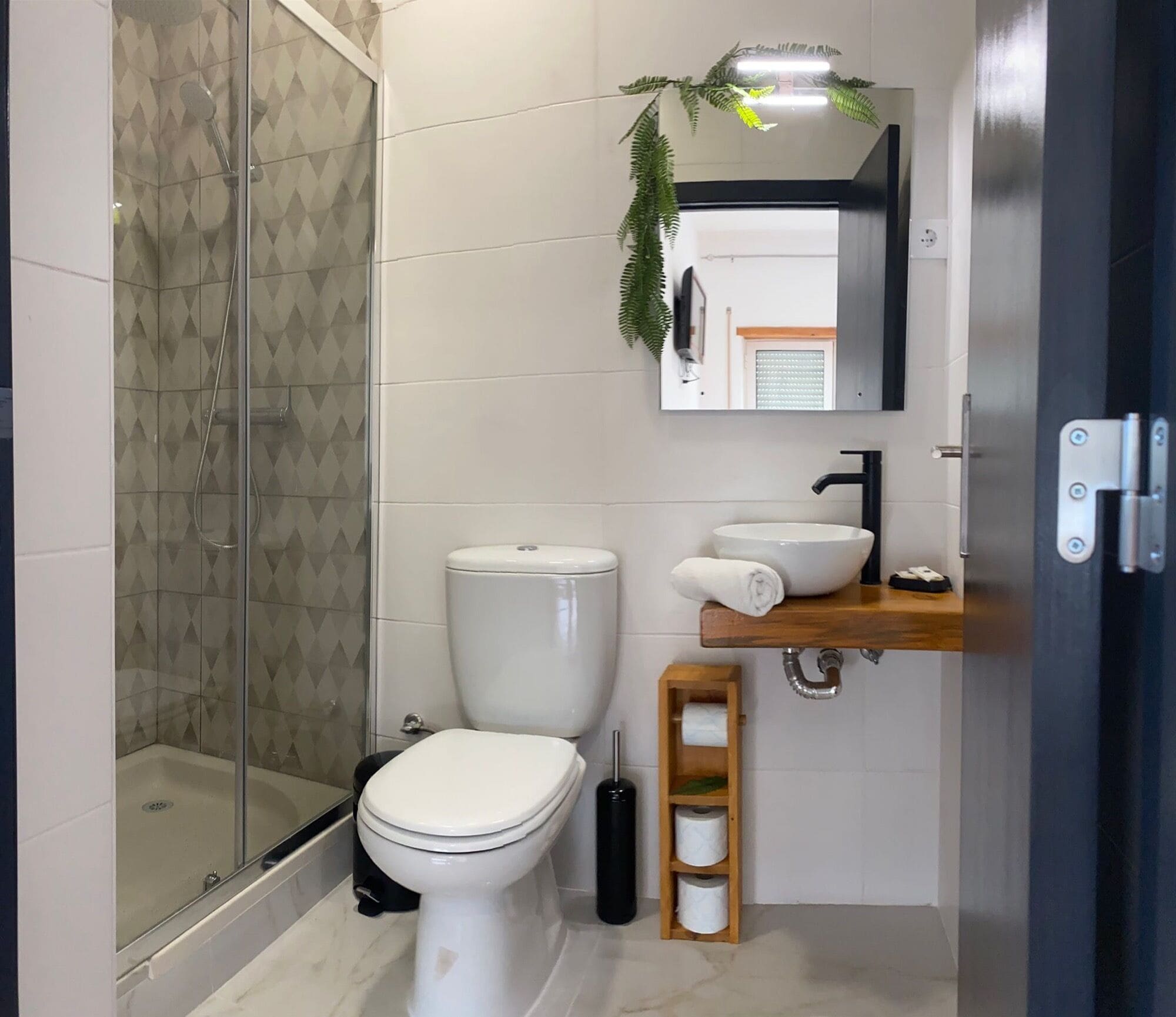 Bruser, hårtørrer, håndklæder