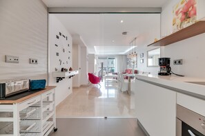 Interior - Apartment 'Acogedor Apartamento 2 Dormitorios' with Shared Pool, Wi-Fi and Air Conditioning (Marbella)