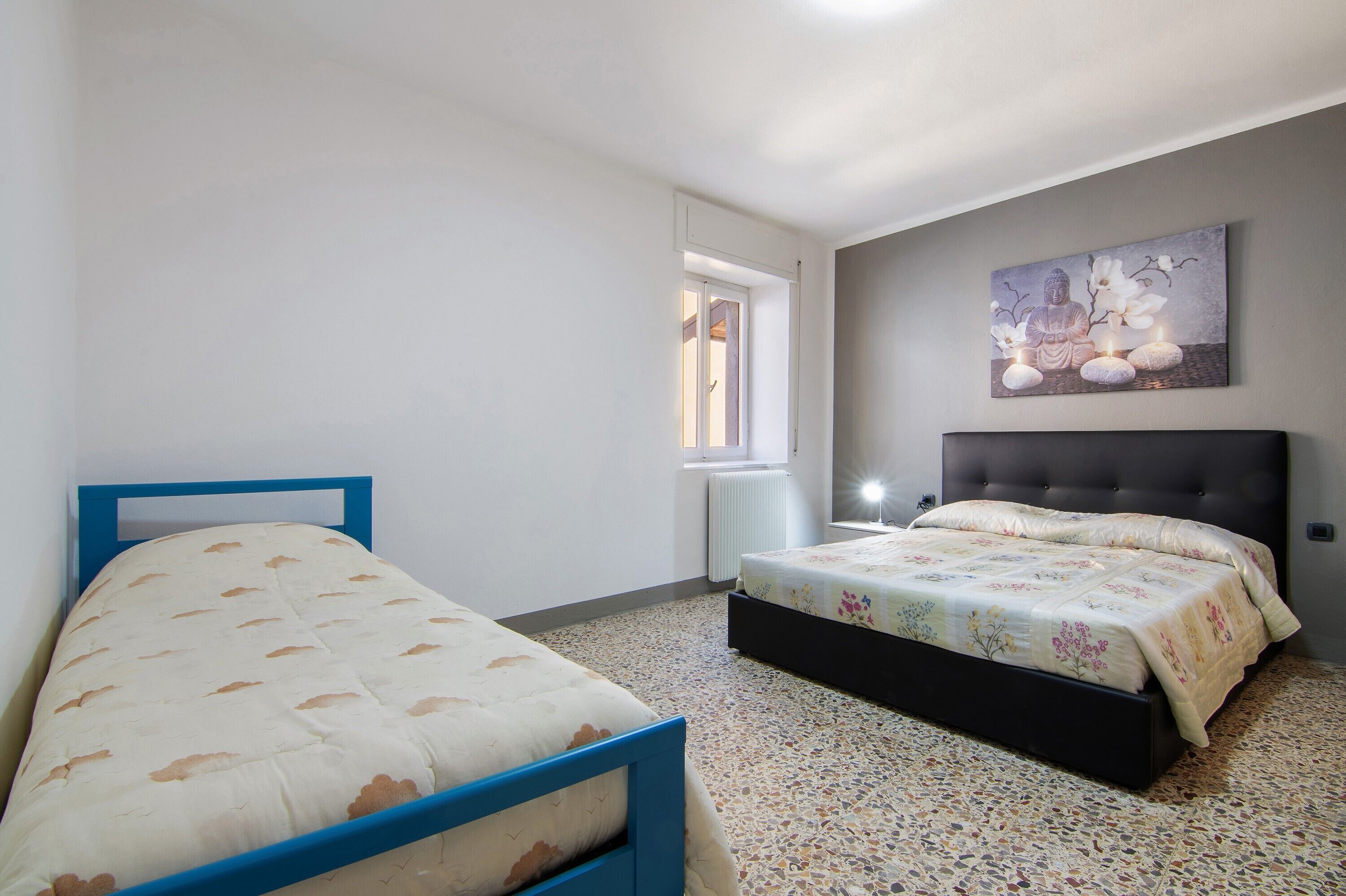 2 habitaciones, tabla de planchar con plancha y wifi gratis 