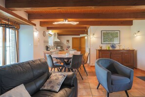 Interior - Cottage 'Gite De Kerigochen - Kraou Tomm' with Private Terrace, Private Garden and Wi-Fi (Saint-Igeaux)