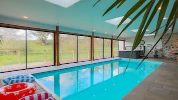 Piscina interna, piscina aquecida