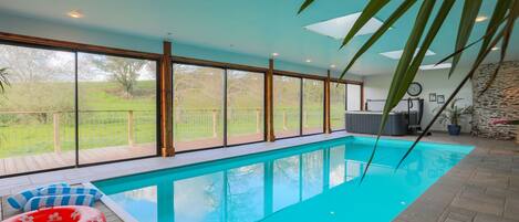 室内游泳池,恒温泳池