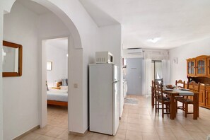 1 chambre, fer et planche à repasser, Wi-Fi gratuit, draps fournis