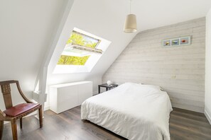 4 quartos, ferros/tábuas de passar roupa, Wi-Fi de cortesia