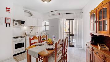 Tủ lạnh, lò vi sóng, lò nướng, bếp nấu