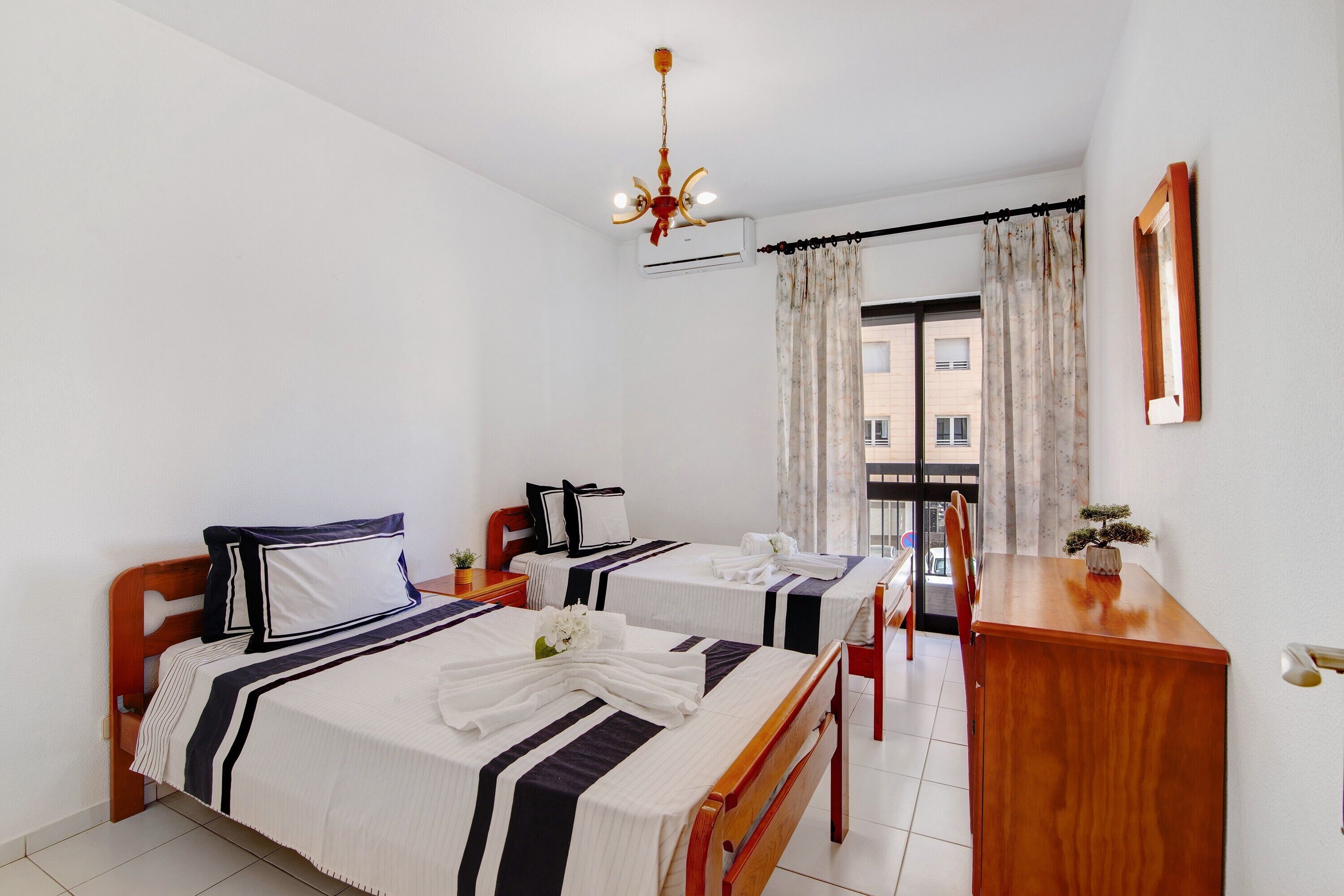 1 habitación, tabla de planchar con plancha, wifi gratis y ropa de cama 