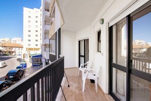 Property grounds - Apartment 'Seaside Sanctuary - Praia Da Rocha' with Shared Pool, Wi-Fi and Air Conditioning (Portimão)