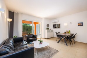 TV - Apartment 'Casa Mz' with Shared Pool, Wi-Fi and Air Conditioning (Vallgornera)