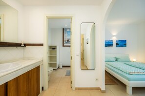 Ducha, secador de pelo, toallas