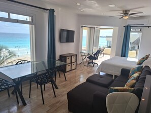 Executive Studio Suite, Beach View | Living area - Cancun Plaza Condos (Cancun)