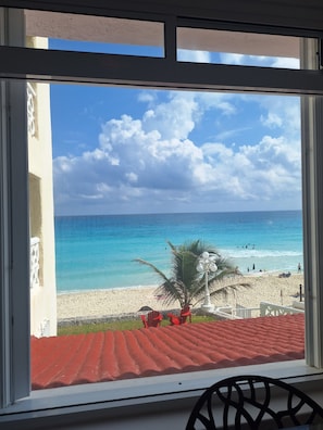 Executive Studio Suite, Beach View | In-room dining - Cancun Plaza Condos (Cancun)