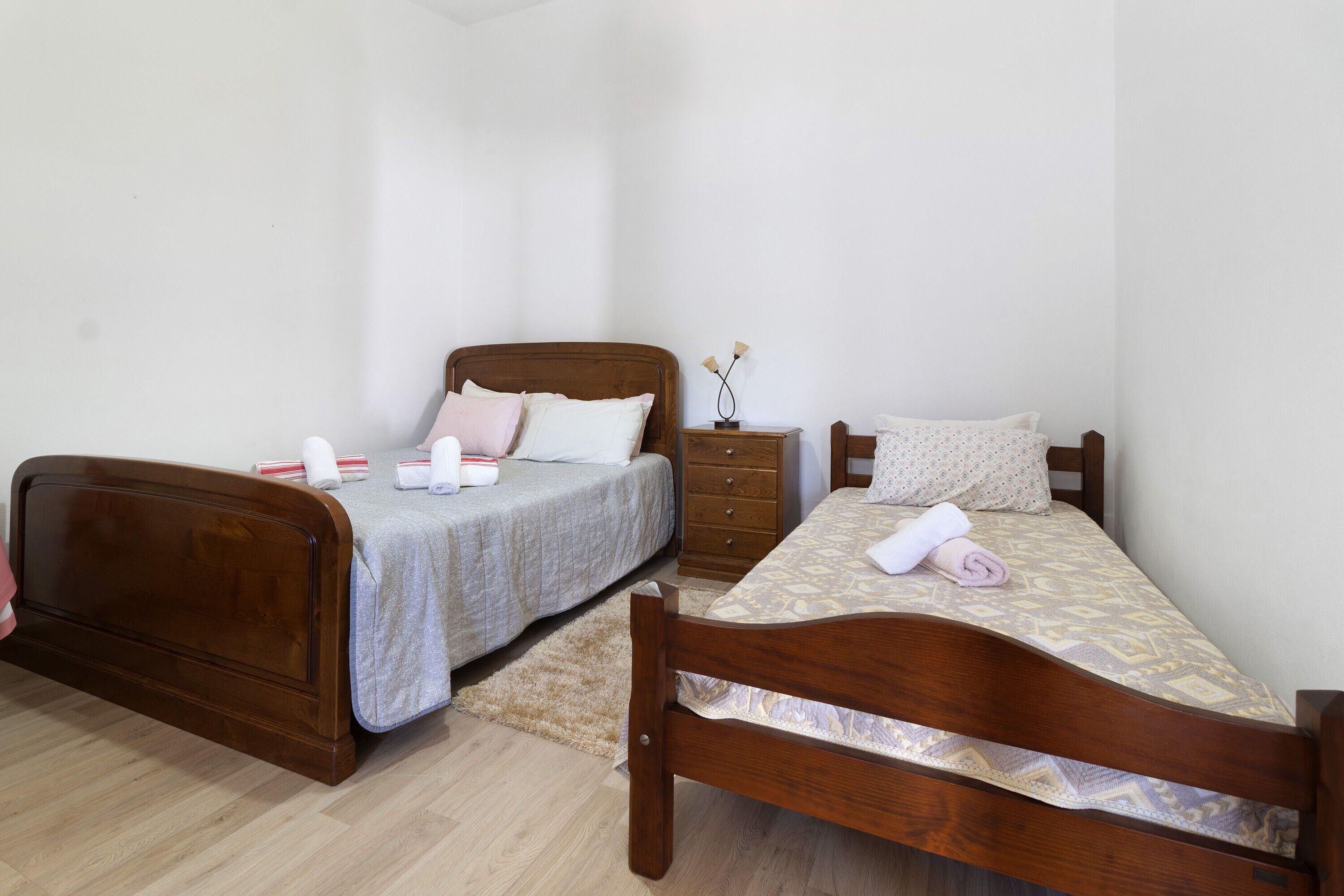 4 chambres, fer et planche à repasser, Wi-Fi gratuit, draps fournis