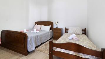 4 chambres, fer et planche à repasser, Wi-Fi gratuit, draps fournis