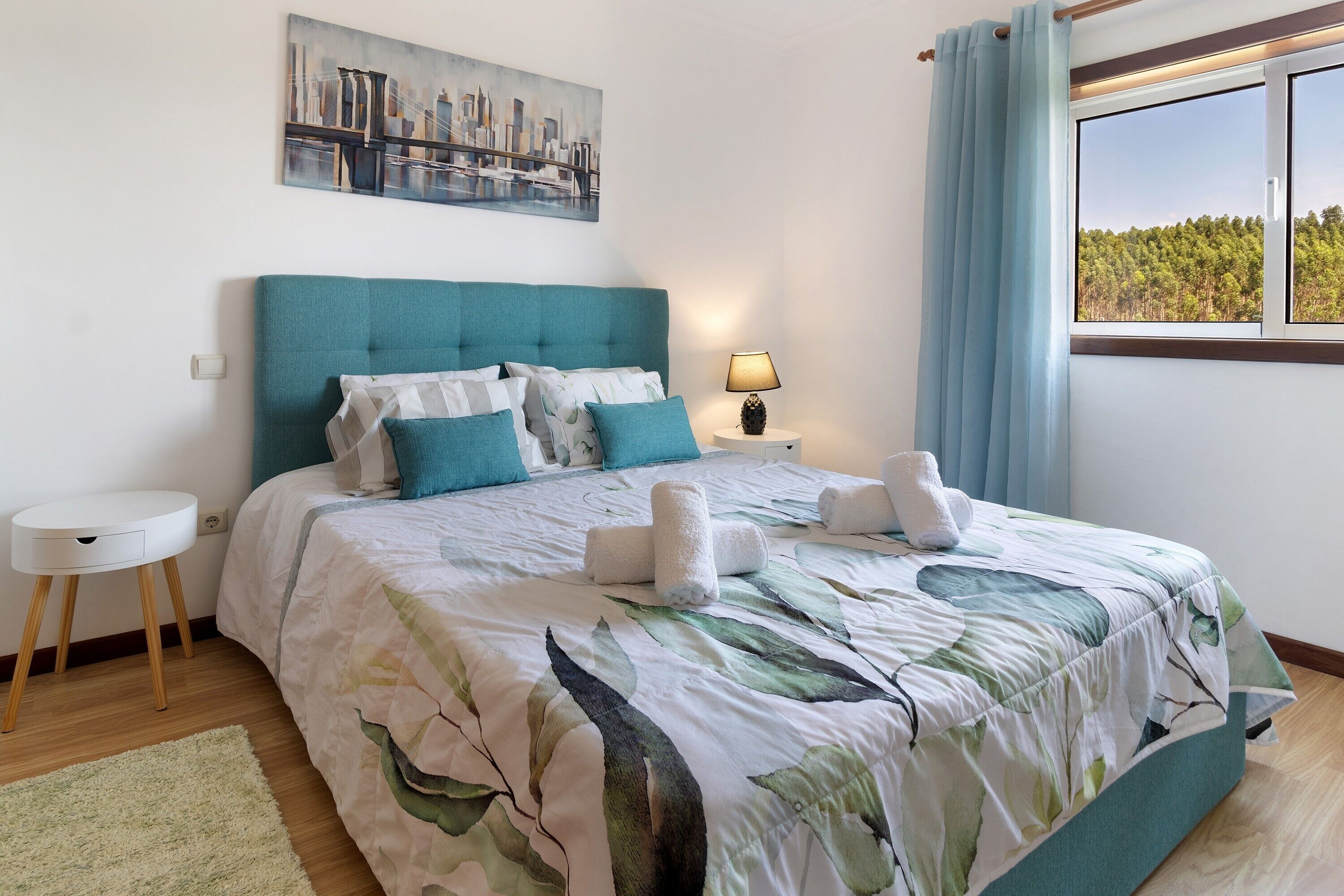 4 bedrooms, iron/ironing board, free WiFi, bed sheets