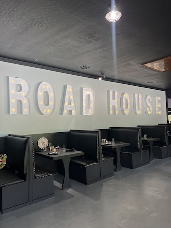 Restaurant. Road House Hotel & RV Park