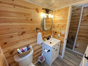 シャワー、タオル、石鹸、シャンプー