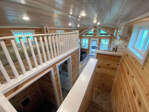 Rustic Tiny Home Escape - Pets Stay Free!