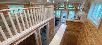 Rustic Tiny Home Escape - Pets Stay Free!