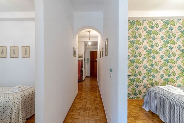 2 habitaciones, tabla de planchar con plancha, wifi y ropa de cama 