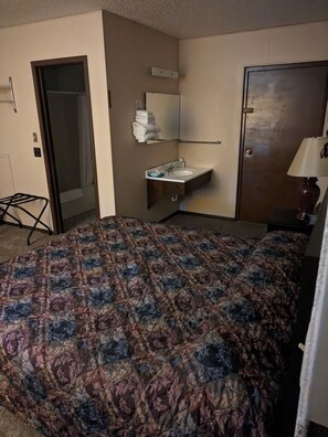 Room - Paradise Falls Motel &  Liquor LLC (Red Lake Falls)