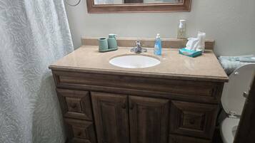 Apartment, Private Bathroom (Two Bedroom) | Bathroom