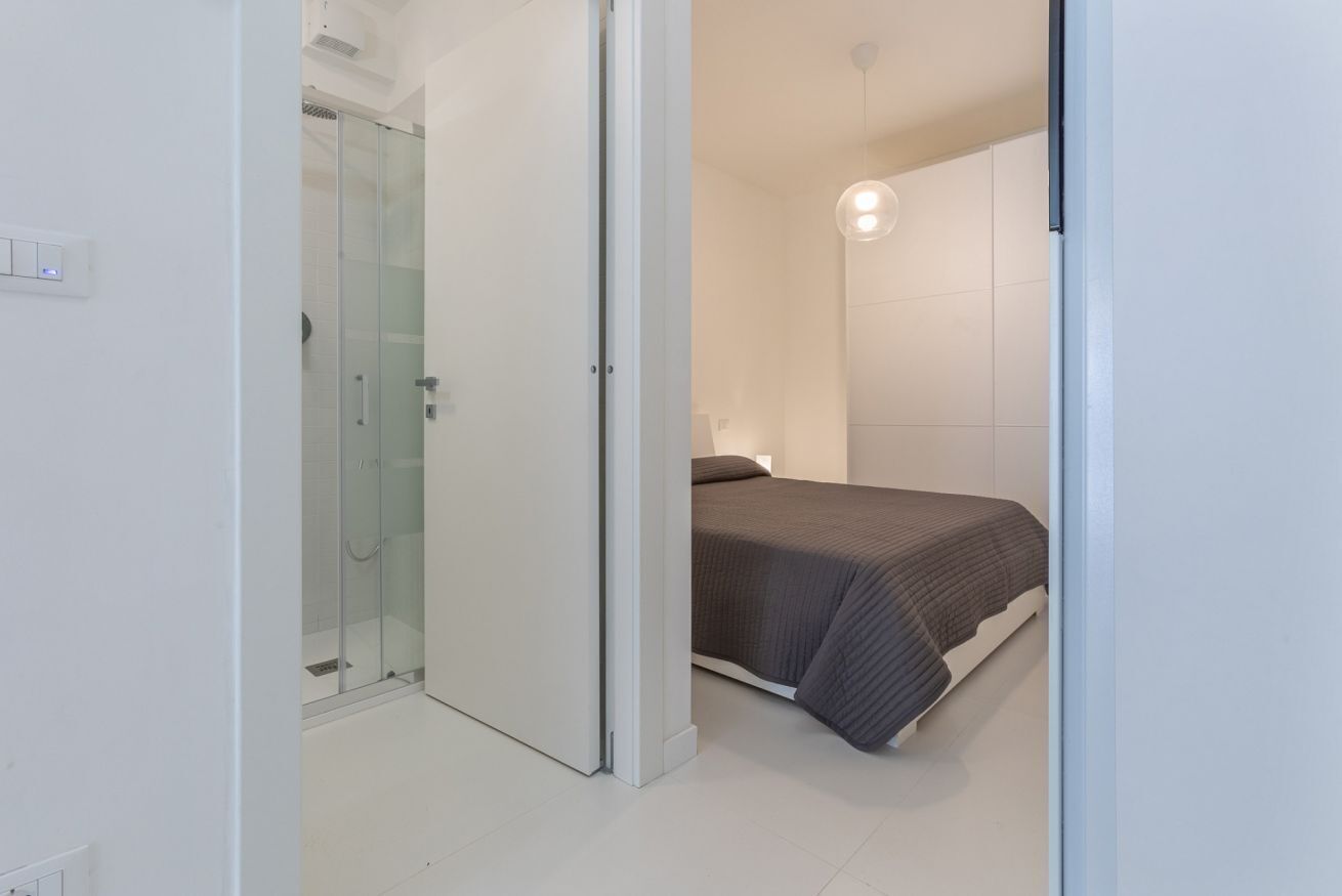 1 dormitorio, tabla de planchar con plancha, wifi y ropa de cama