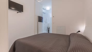 1 habitación, tabla de planchar con plancha, wifi y ropa de cama