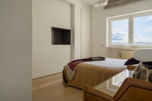 2 bedrooms, iron/ironing board, WiFi, bed sheets - Elegant apartment equipped with all comforts to accommodate 4 people, with two bedrooms, two bathrooms and a large terrace with sea view, equipped to enjoy unmissable moments of relaxation. The accommodation boasts tasteful furnishings, with textile desi (Bari)