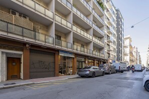 Exterior - Elegant apartment equipped with all comforts to accommodate 4 people, with two bedrooms, two bathrooms and a large terrace with sea view, equipped to enjoy unmissable moments of relaxation. The accommodation boasts tasteful furnishings, with textile desi (Bari)